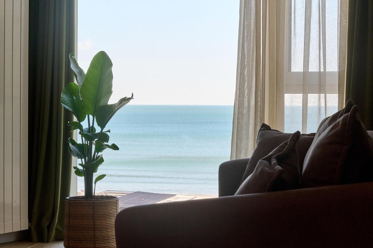 Studio Cornelia Seaview Spa&Pool In Infinity Beach Resort Mamaia Bagian luar foto